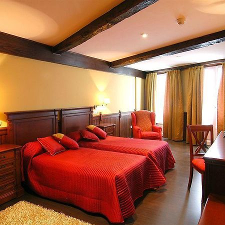 Hostal Santo Grial Santiago de Compostela Exterior photo