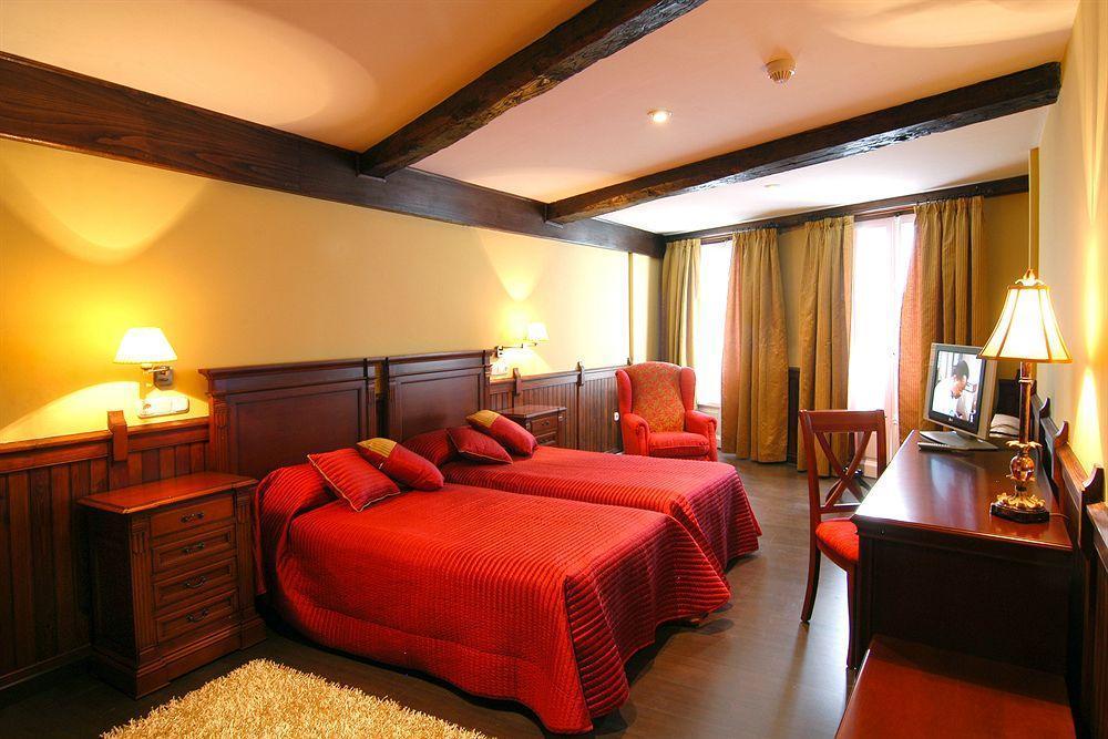 Hostal Santo Grial Santiago de Compostela Exterior photo