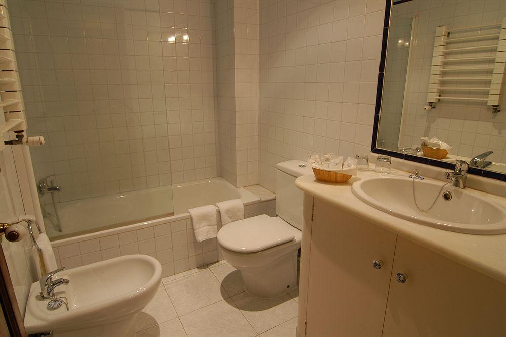 Hostal Santo Grial Santiago de Compostela Exterior photo