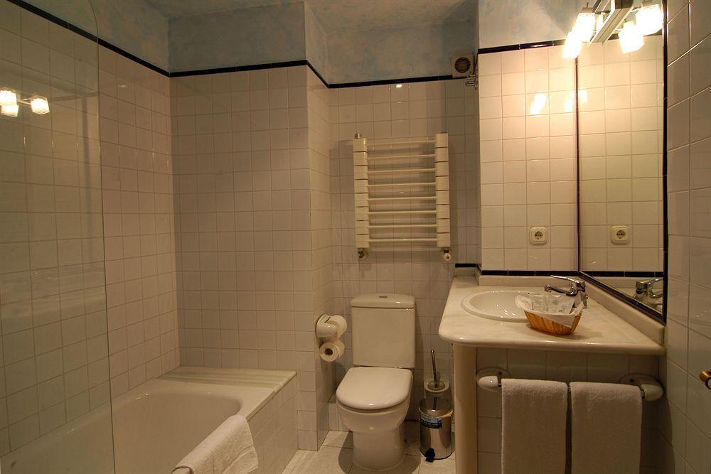 Hostal Santo Grial Santiago de Compostela Exterior photo