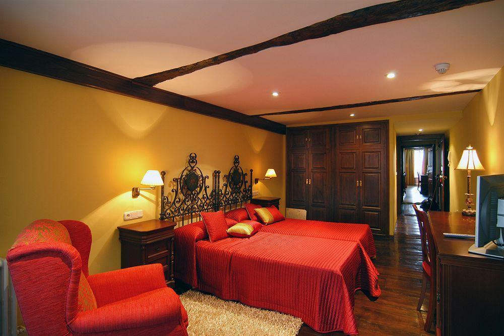 Hostal Santo Grial Santiago de Compostela Exterior photo