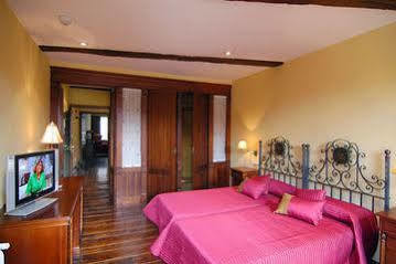Hostal Santo Grial Santiago de Compostela Exterior photo