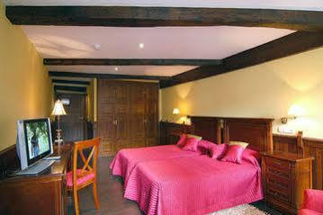 Hostal Santo Grial Santiago de Compostela Exterior photo