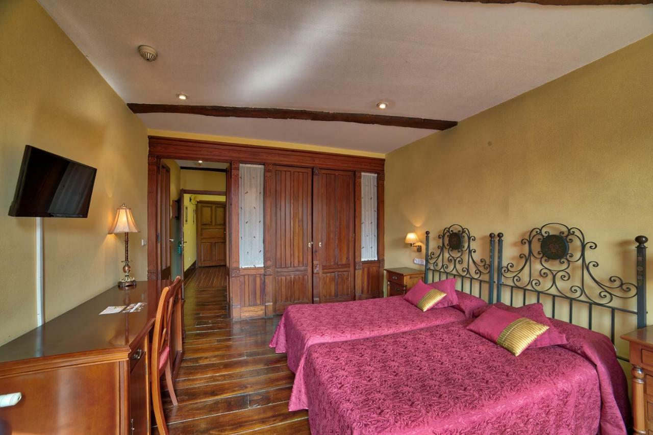 Hostal Santo Grial Santiago de Compostela Exterior photo